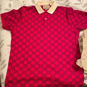 Gucci. It’s a large size. It’s red with blue strips
